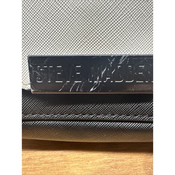 steve madden CrossBody purse Two Tone Black And White adjustable - Picture 3 of 8